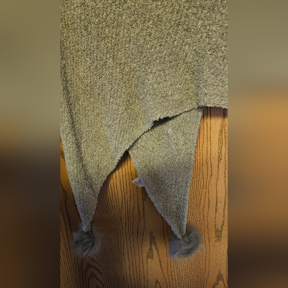 Grey v cut scarf